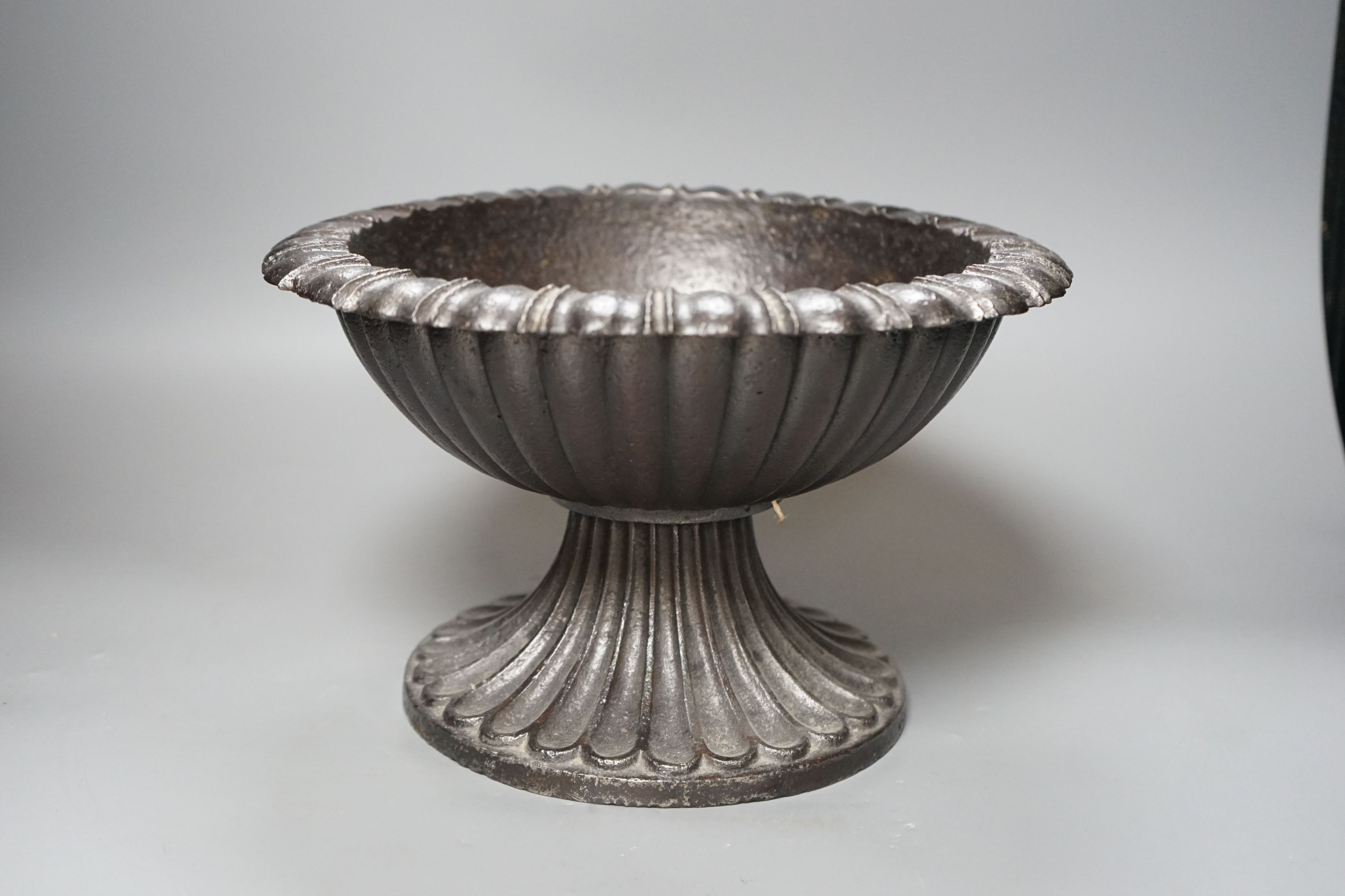 A Victorian cast iron urn, 18cm high